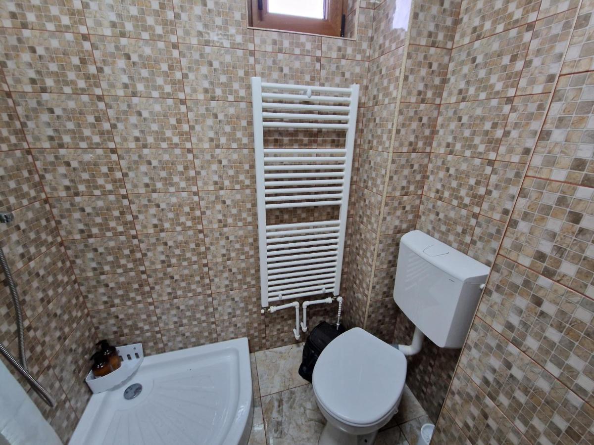 Apartamentul Florilor De Fan Azuga Ngoại thất bức ảnh